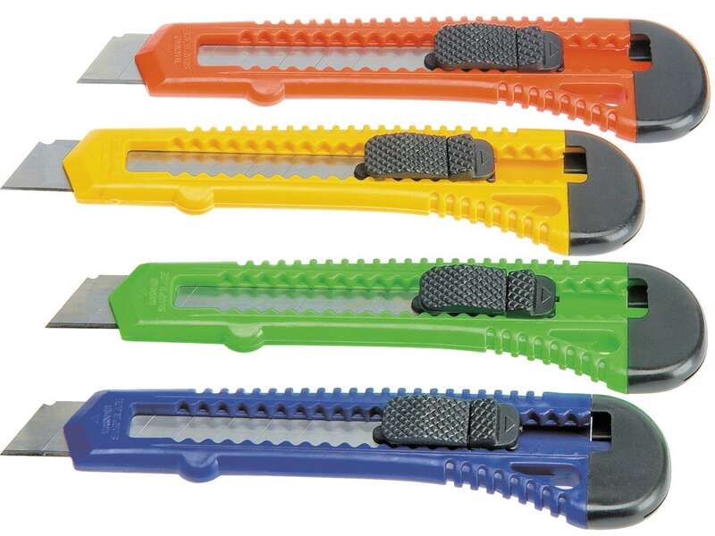 Bismark Cutter Grande Retractil - Medidas 17x8x15cm - Empuñadura de Plastico - Bloqueo de Seguridad - Colores Surtidos